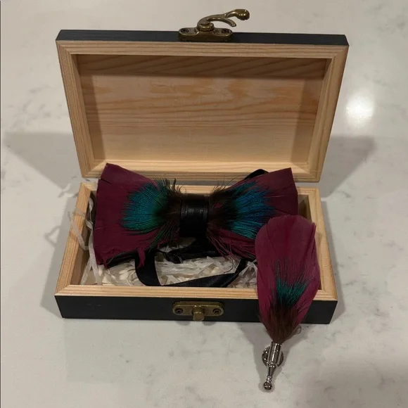 THE EZRA - FEATHER BOW TIE - Picture 3 of 4